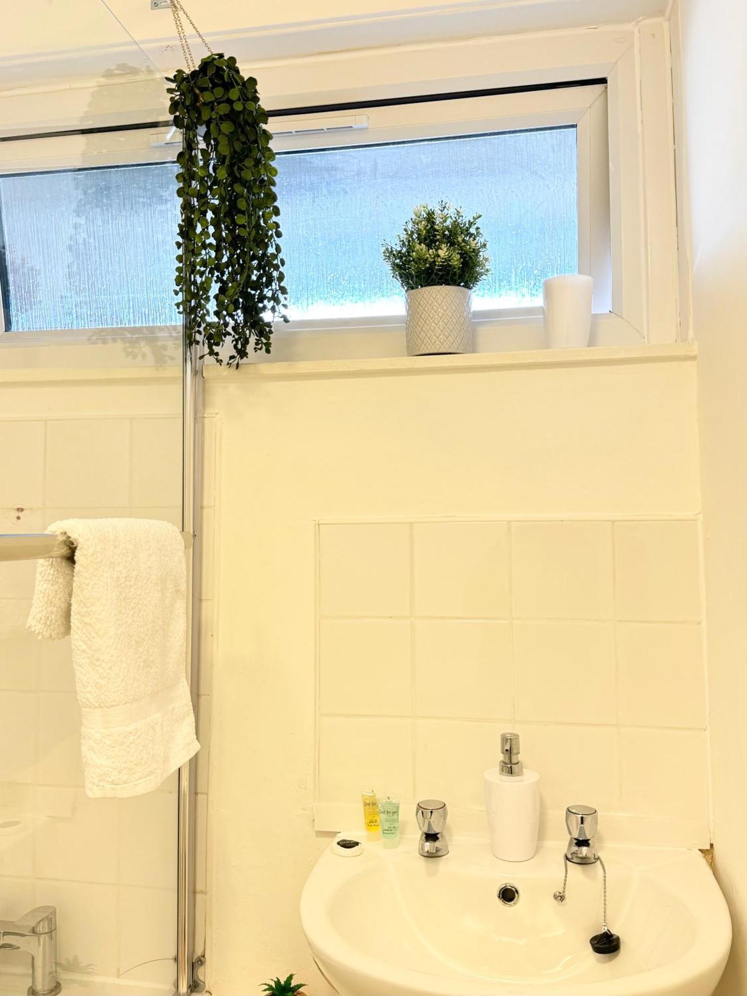 Stunning Apartment, Sleeps 4, London, 1 Bedroom, Zone 1, Kennington - Open For Business Stays, Long And Families Relocating Londen