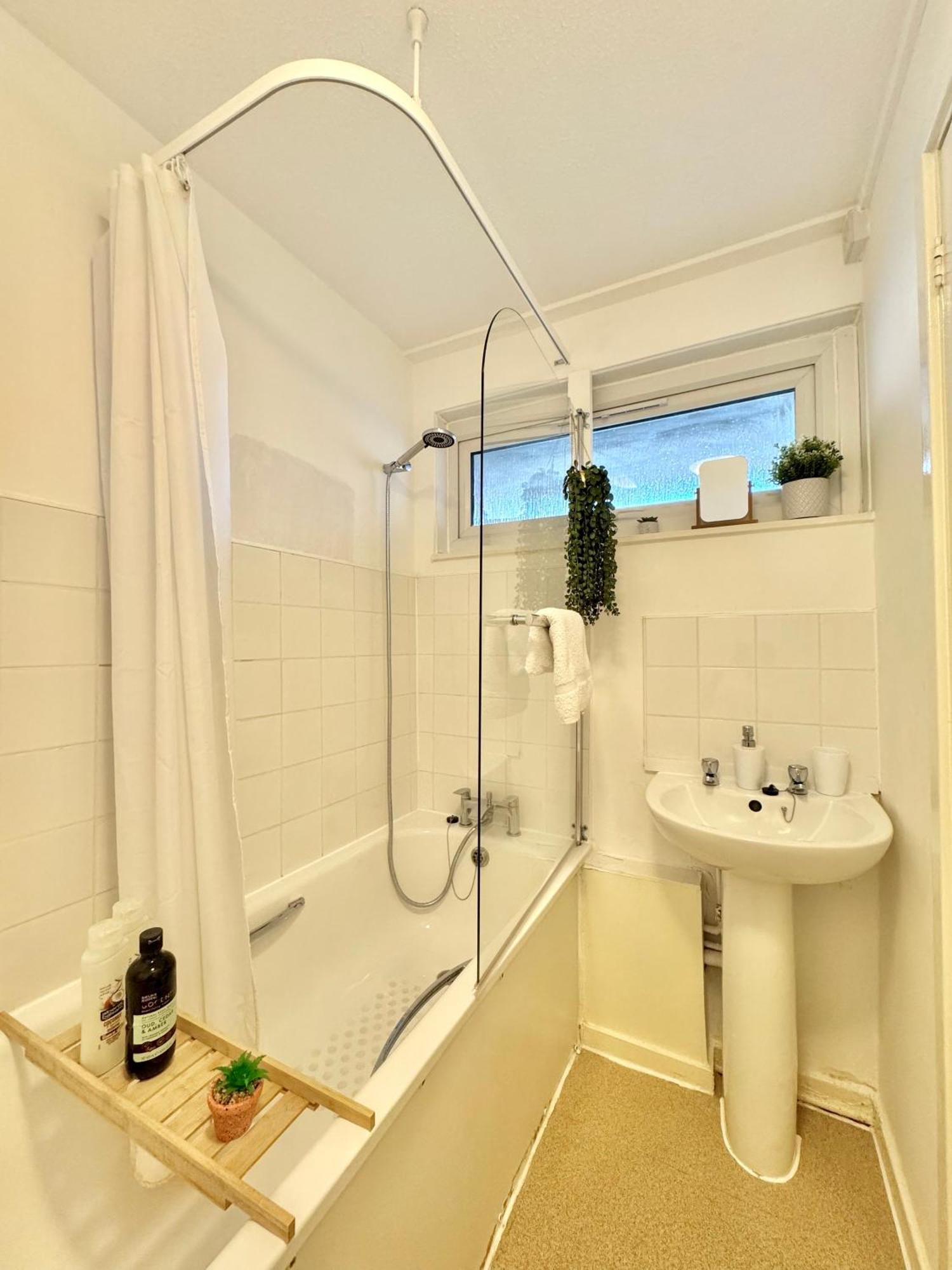 Stunning Apartment, Sleeps 4, London, 1 Bedroom, Zone 1, Kennington - Open For Business Stays, Long And Families Relocating Apartamento